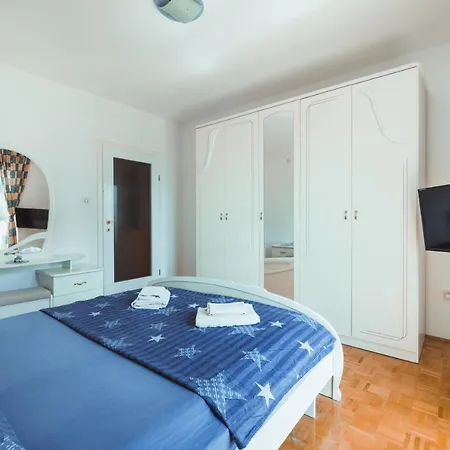 Apartment Mazarini *